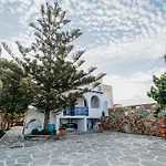 Kastraki Family House *